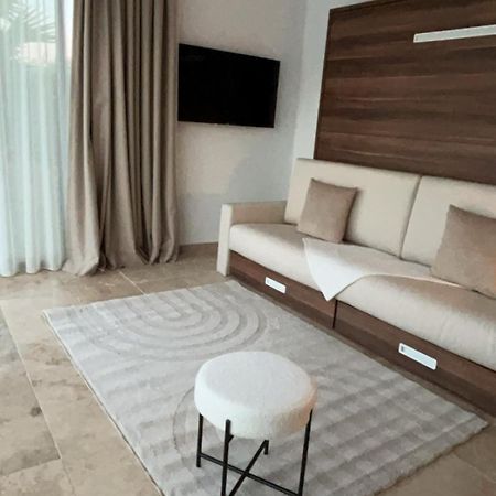 ארל Magnifique Studio Avec Piscine מראה חיצוני תמונה